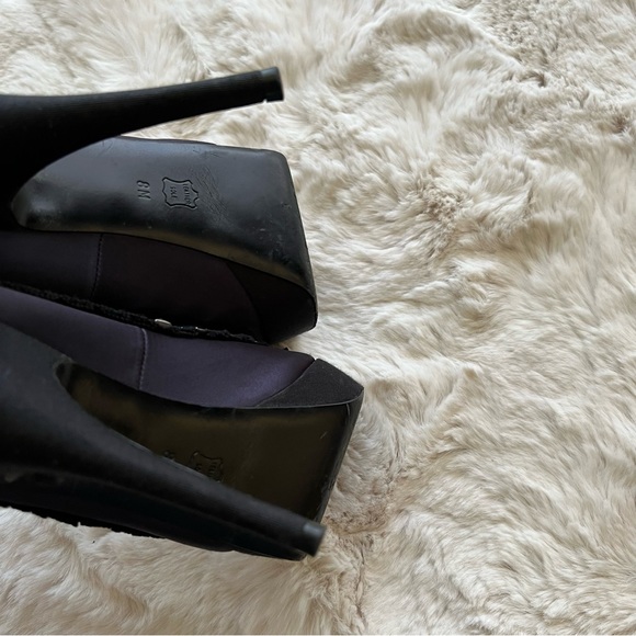 Tory Burch Purple & Black Studded Satin Platform Pleated Peep Toe Heels. Size 8 - Picture 7 of 15